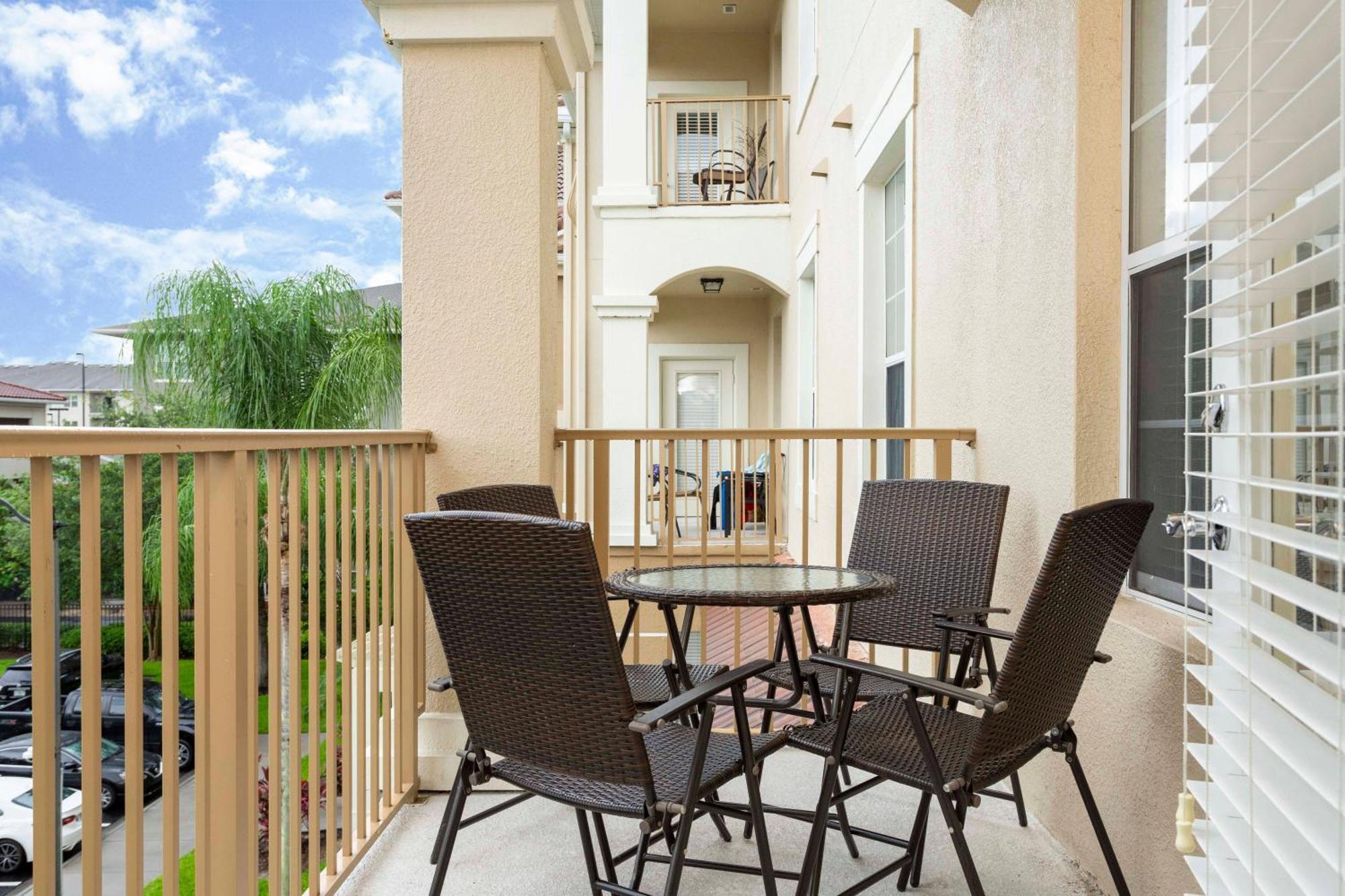 Gorgeous In At Vista Cay Vc5000 Apartment